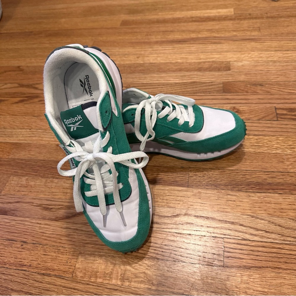 Women's Reebok Galaxy 16 Classic Nylon Green and White Sneakers Size 8.5